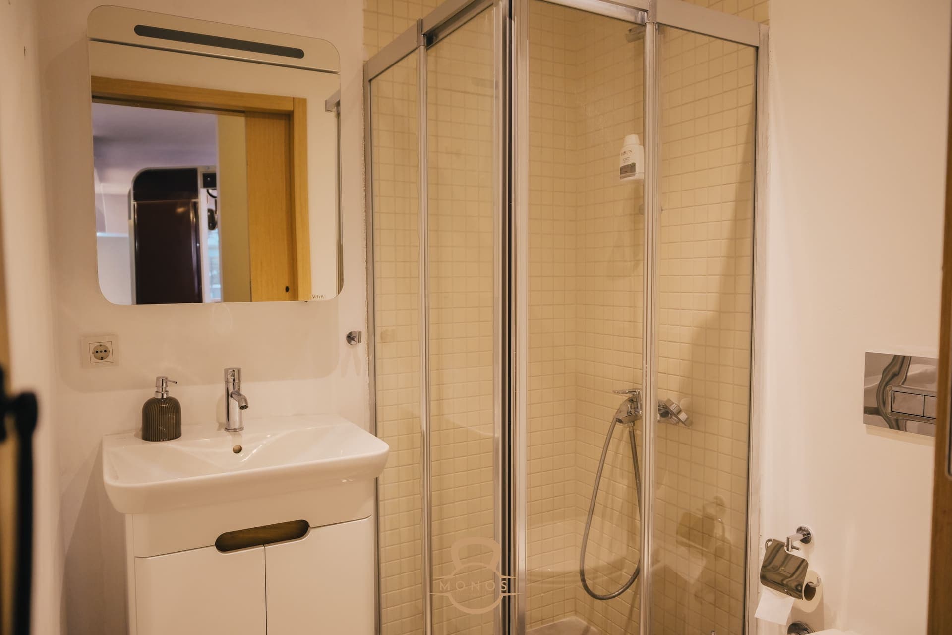 Monos Training Studio - Duş ve banyo