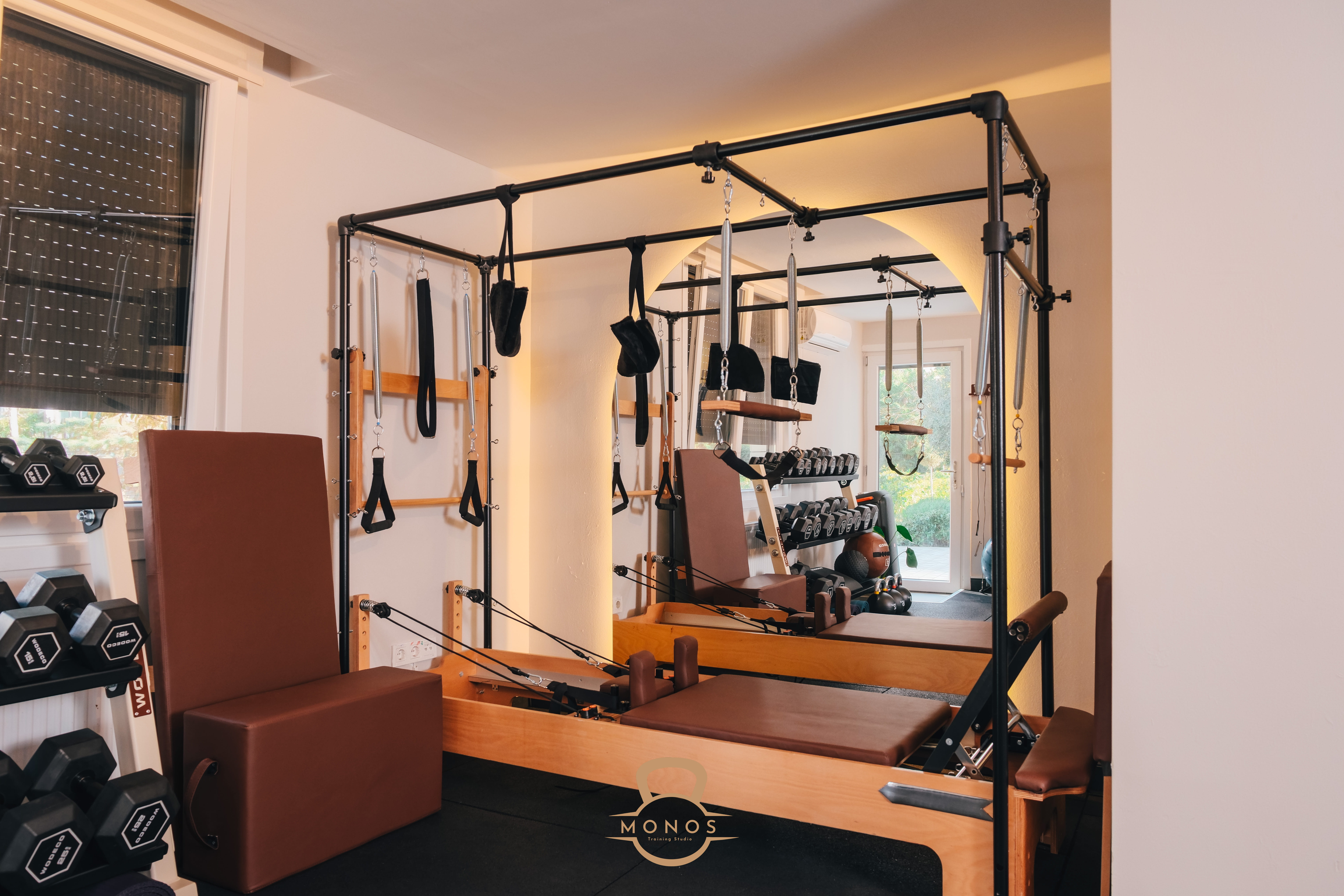 Monos Training Studio - Pilates Cadillac apparatus